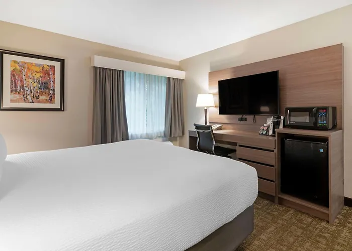 Best Western Plus Windjammer Inn & Conference Center